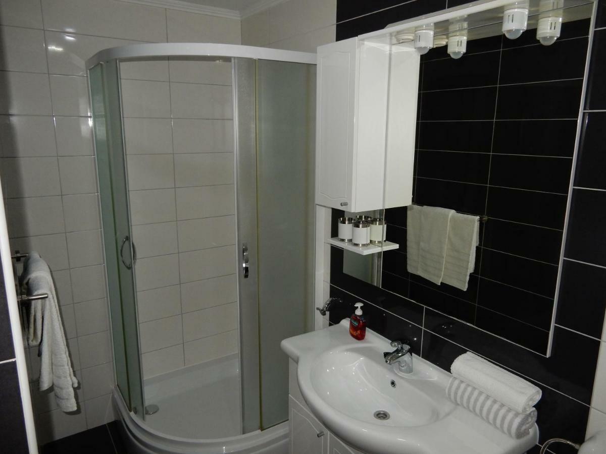 Apartments Indira Lovište Kültér fotó